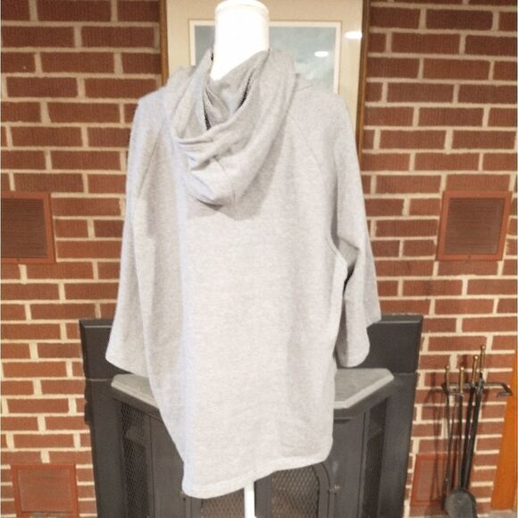 Lucy Breathe and Believe Poncho Shirt S/P - Picture 4 of 4